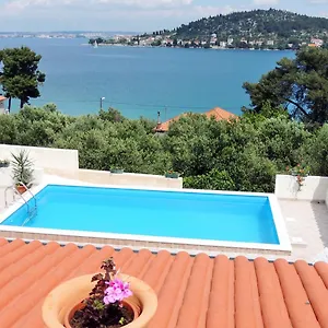 Holiday Zdenko Kali